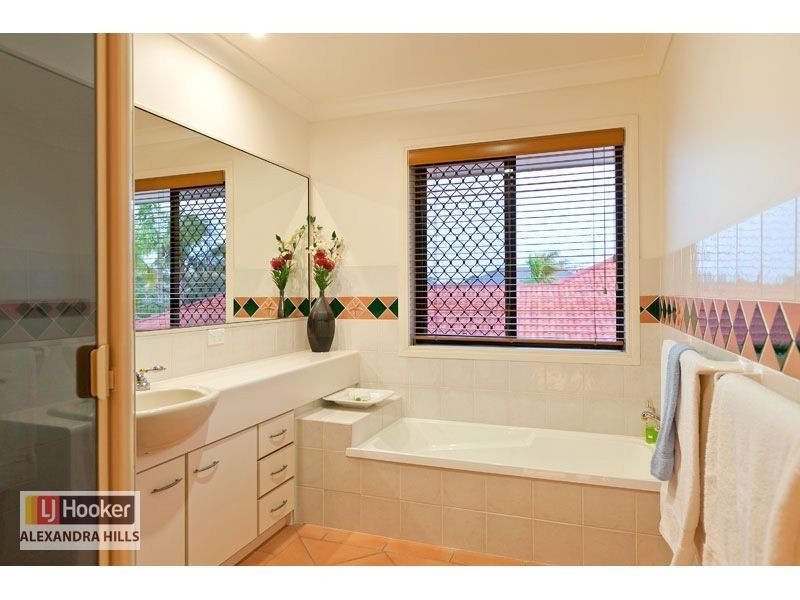 13 Cayman Crescent, Ormiston QLD 4160