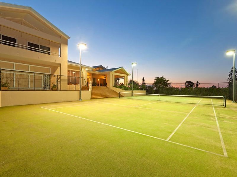 6 Commodore Drive, Birkdale QLD 4159