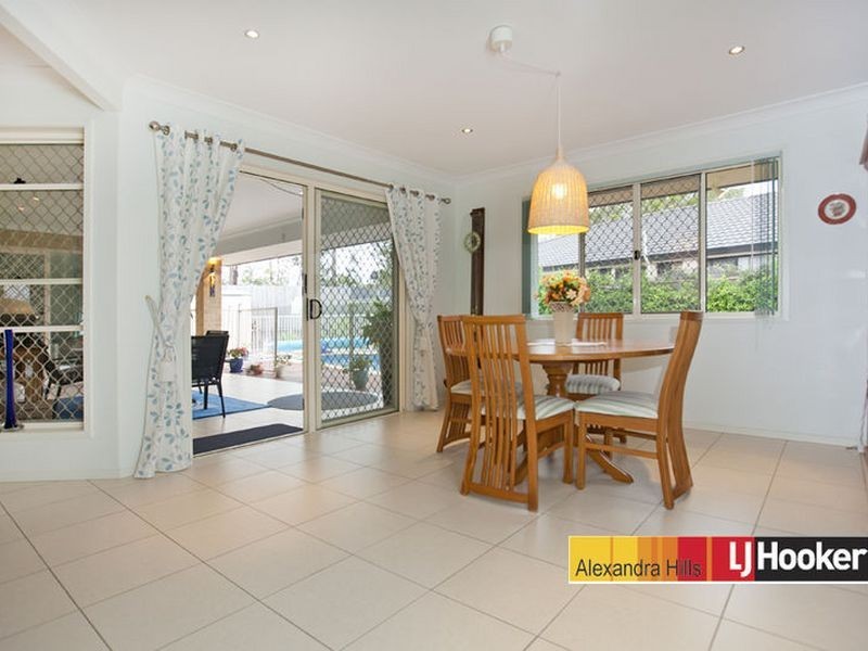6 Kelby Close, Redland Bay QLD 4165