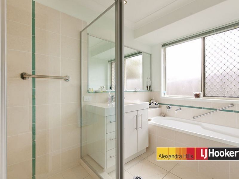6 Kelby Close, Redland Bay QLD 4165