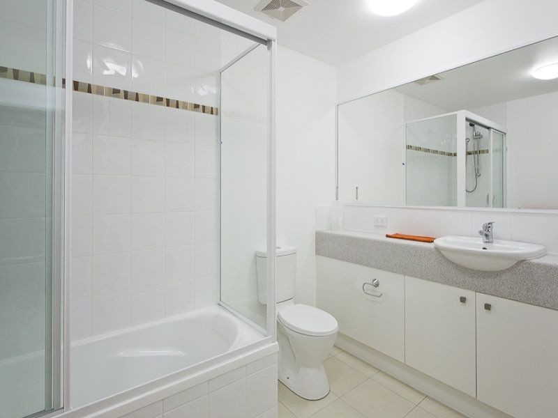 7-13 Shore Street East, Cleveland QLD 4163