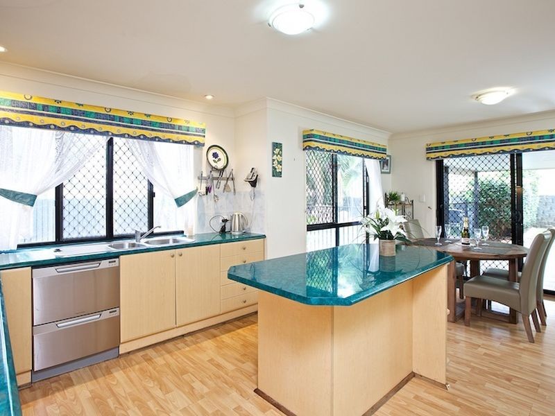 10 Roger Court, Redland Bay QLD 4165