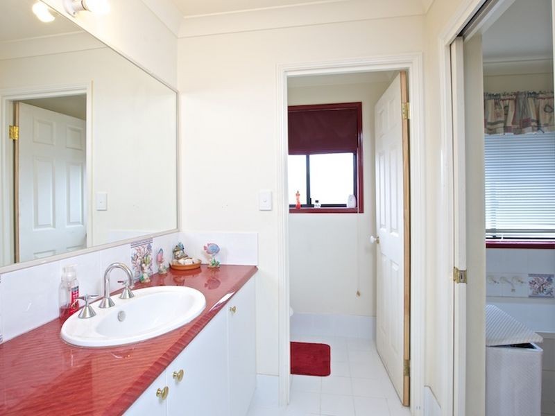 10 Roger Court, Redland Bay QLD 4165