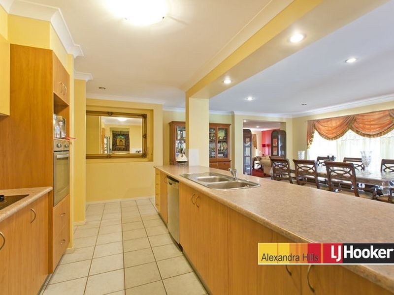8 Caswell Crescent, Redland Bay QLD 4165