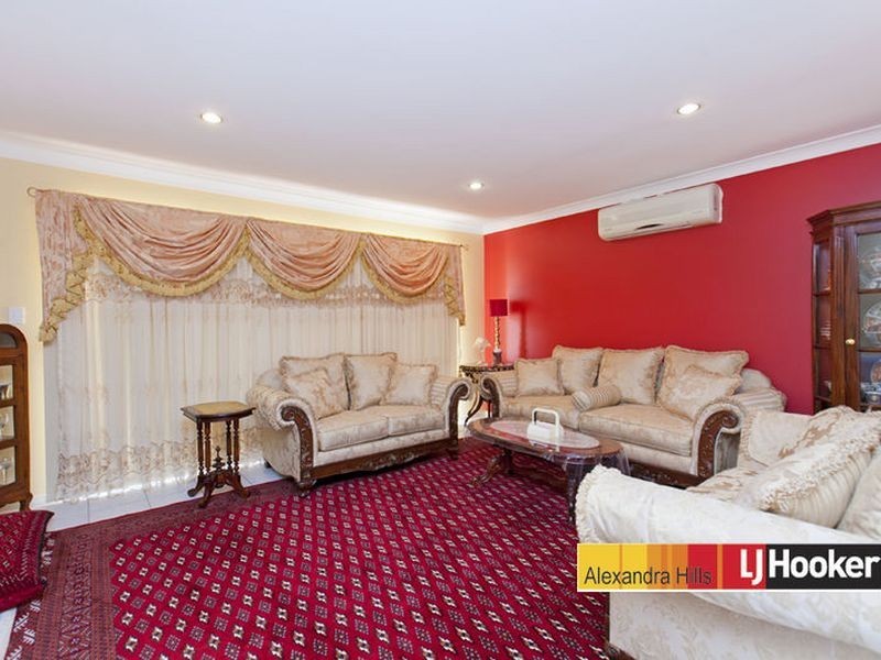 8 Caswell Crescent, Redland Bay QLD 4165