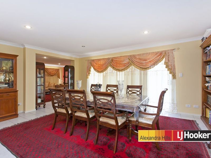 8 Caswell Crescent, Redland Bay QLD 4165