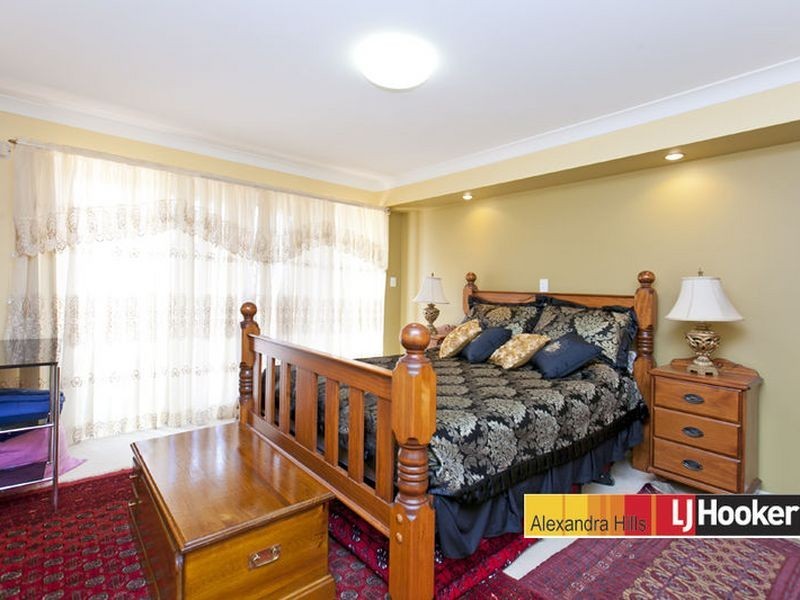 8 Caswell Crescent, Redland Bay QLD 4165
