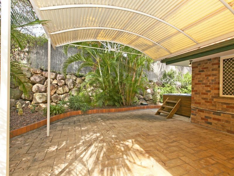 1 Harris Place, Seventeen Mile Rocks QLD 4073