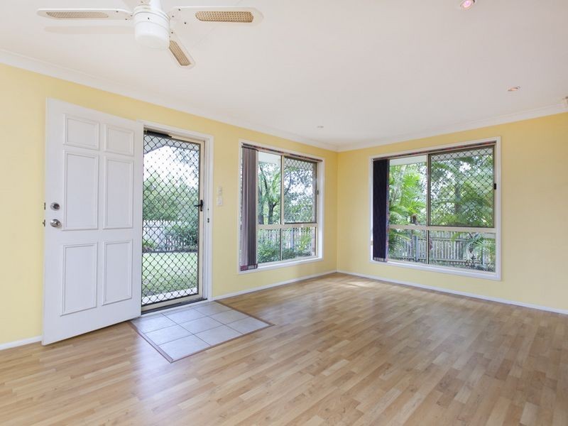 1 Harris Place, Seventeen Mile Rocks QLD 4073