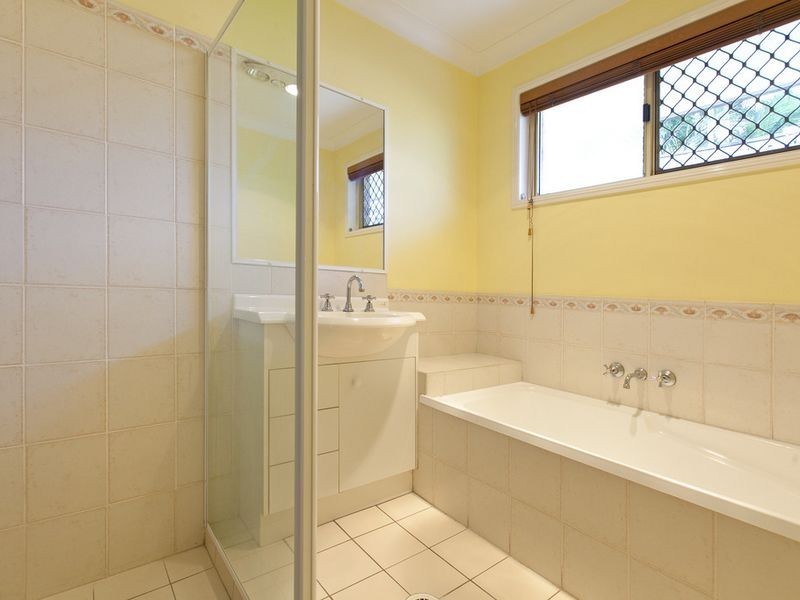 1 Harris Place, Seventeen Mile Rocks QLD 4073