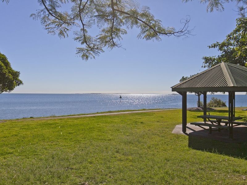 14 Commodore Drive, Birkdale QLD 4159