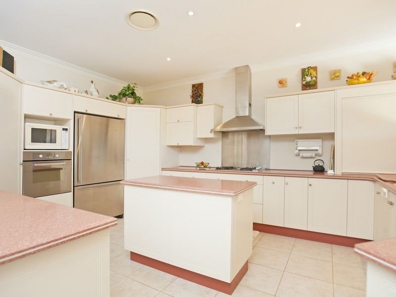 14 Commodore Drive, Birkdale QLD 4159