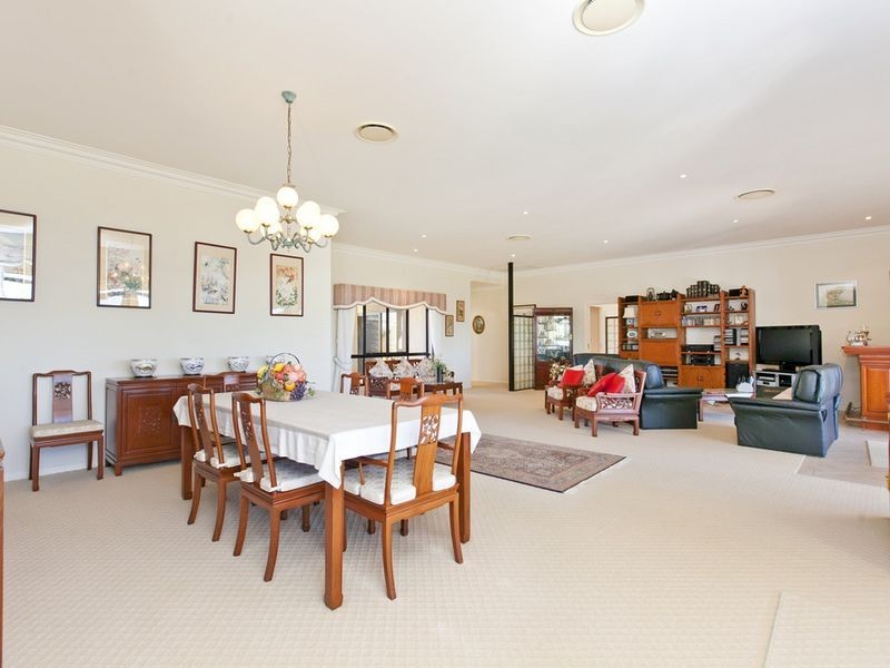 14 Commodore Drive, Birkdale QLD 4159