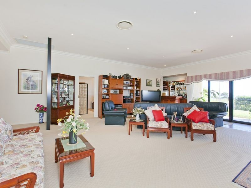 14 Commodore Drive, Birkdale QLD 4159