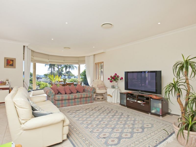 14 Commodore Drive, Birkdale QLD 4159