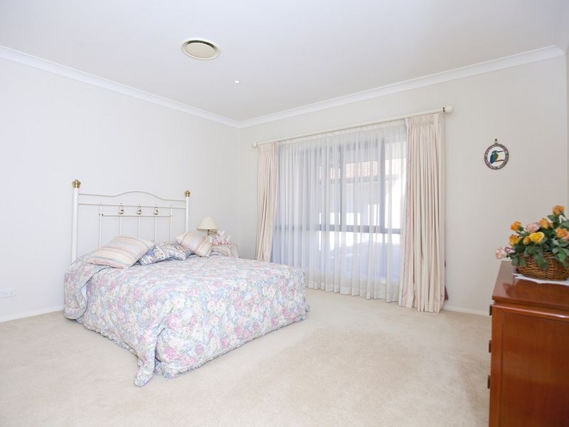14 Commodore Drive, Birkdale QLD 4159