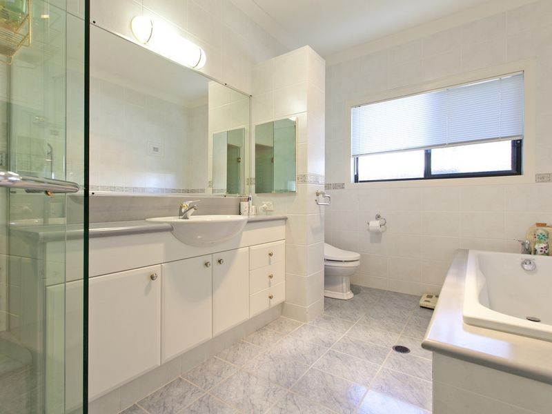 14 Commodore Drive, Birkdale QLD 4159