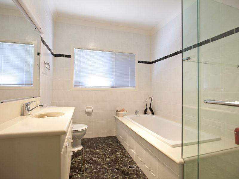 14 Commodore Drive, Birkdale QLD 4159