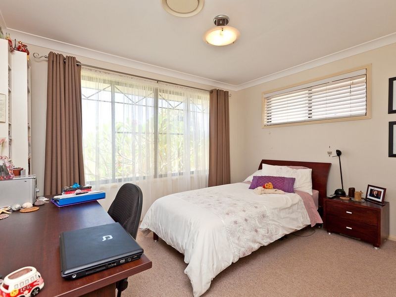 24 Trafalgar Vale Avenue, Wellington Point QLD 4160