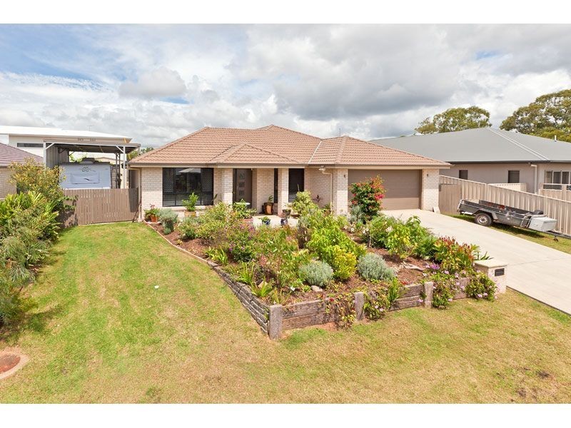 12 Magnetic Place, Redland Bay QLD 4165
