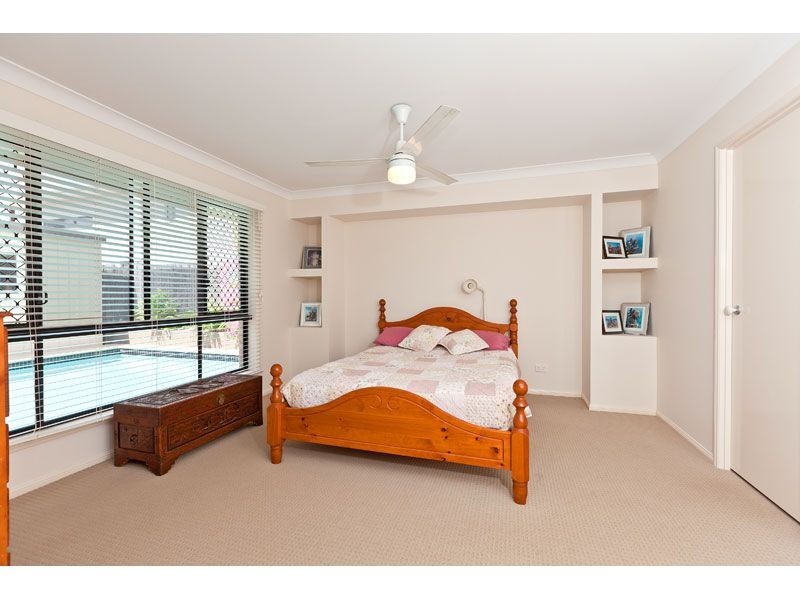 12 Magnetic Place, Redland Bay QLD 4165