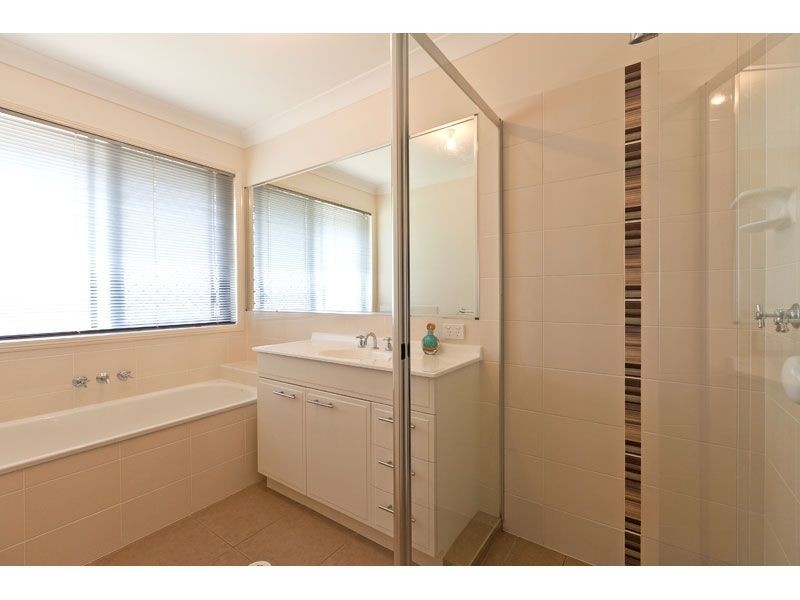 12 Magnetic Place, Redland Bay QLD 4165