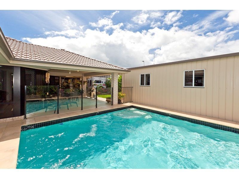 12 Magnetic Place, Redland Bay QLD 4165