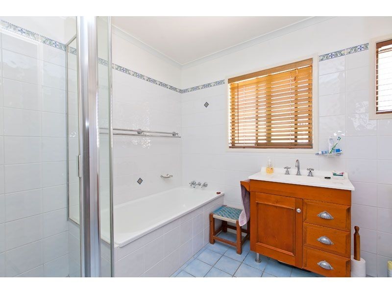 12 Moloii Cres, Birkdale QLD 4159