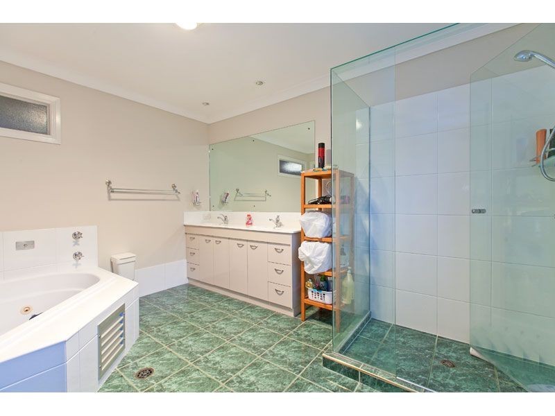 24 Lawn Terrace, Capalaba QLD 4157