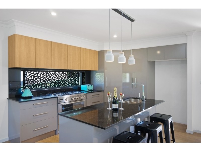 16 Dora Street, Lisarow NSW 2250