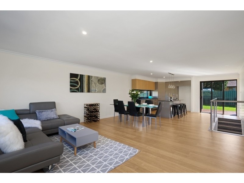 16 Dora Street, Lisarow NSW 2250