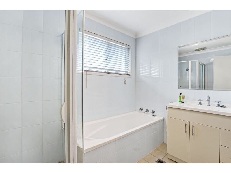 11 Mannings Road, Lisarow NSW 2250