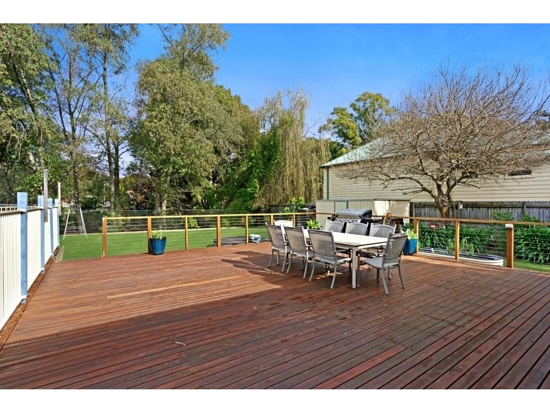 11 Mannings Road, Lisarow NSW 2250