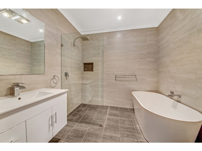 7 Cambridge Circle, Ourimbah NSW 2258