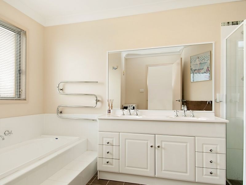 90 Taylor Road, Lisarow NSW 2250