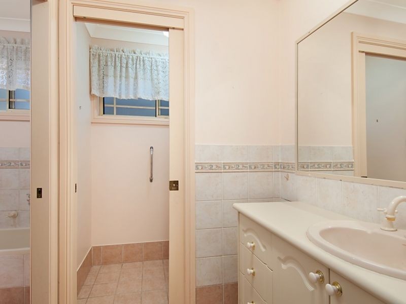 2/5 Small Street, Wyoming NSW 2250