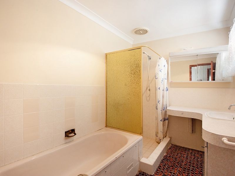 50 Halcyon Street, Wyoming NSW 2250