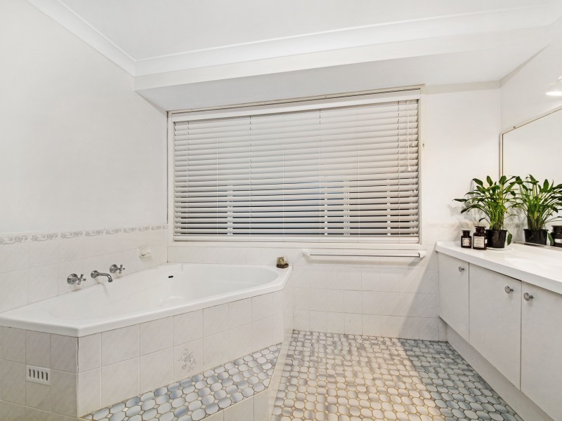 10 Brie Close, Lisarow NSW 2250