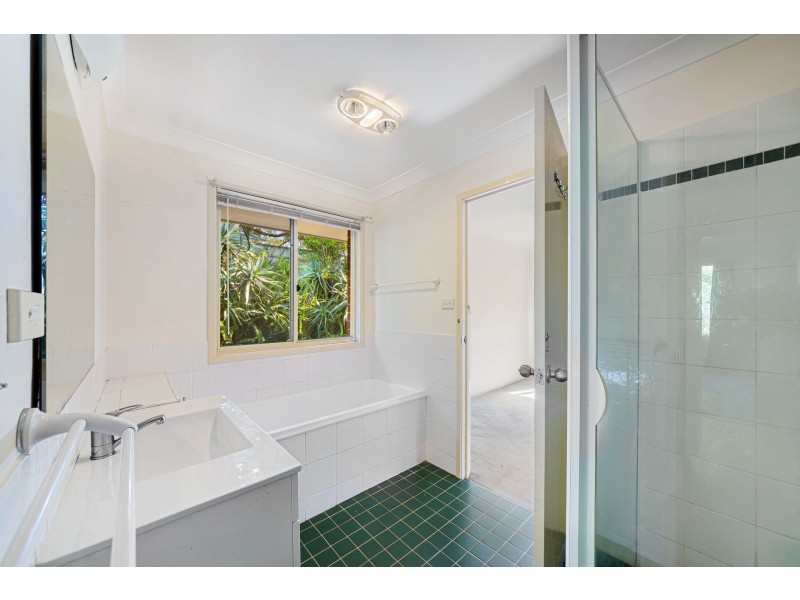 1 Hollydeen Close, Narara NSW 2250