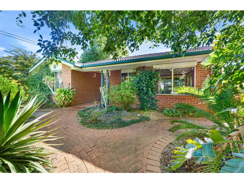 1 Hollydeen Close, Narara NSW 2250