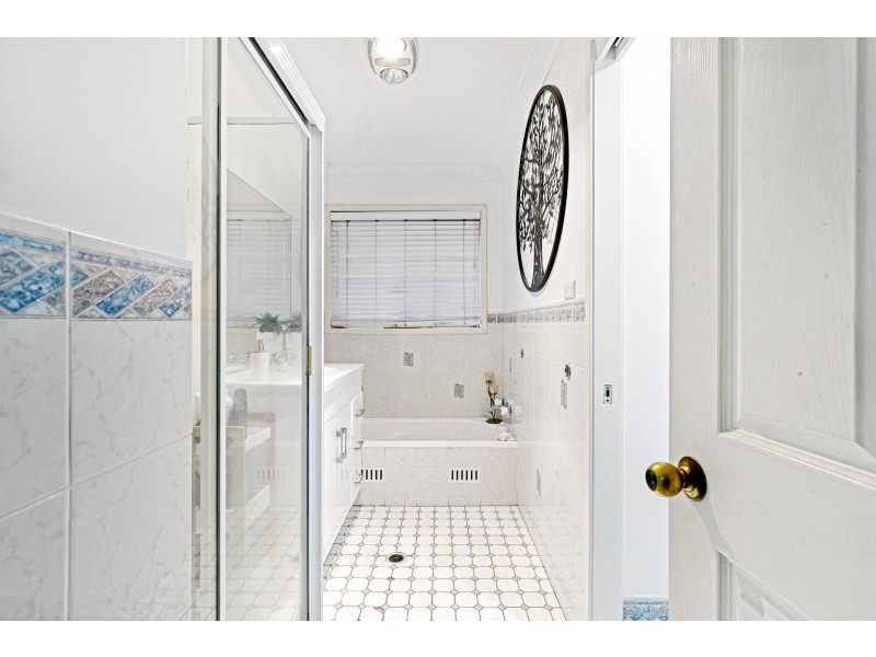 6 Ashburn Close, Lisarow NSW 2250