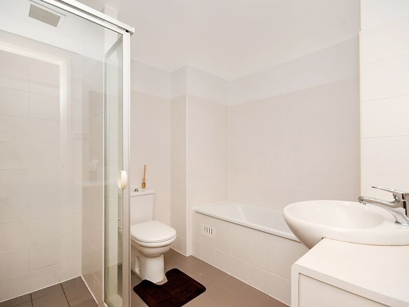 211/80 John Whiteway Drive, Gosford NSW 2250