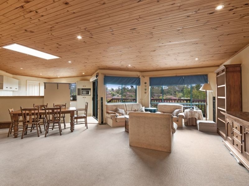 11 Stewart Brougham Close, Lisarow NSW 2250