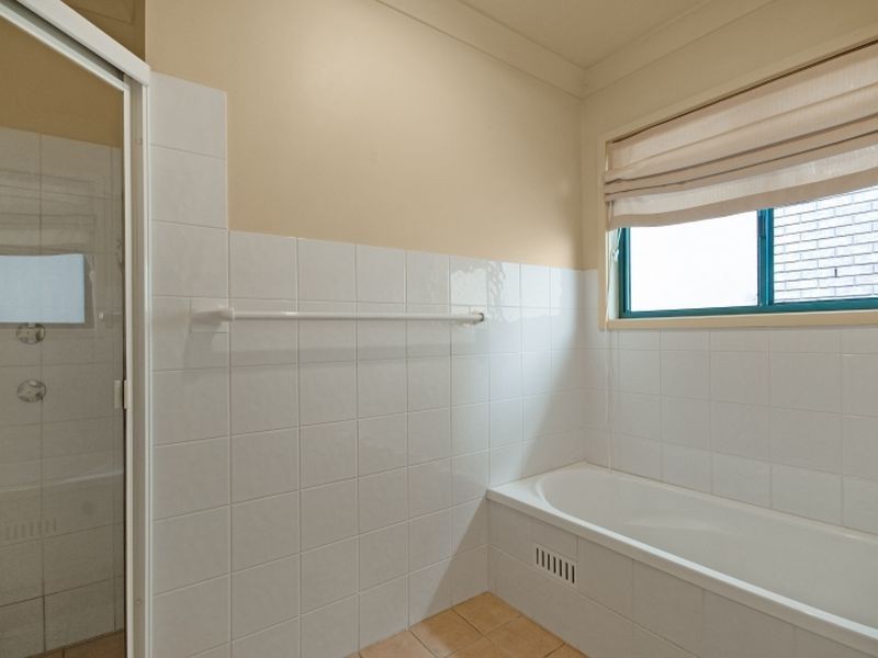 11 Stewart Brougham Close, Lisarow NSW 2250