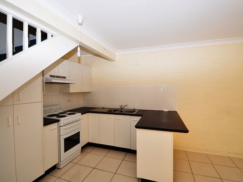 2/16 Creighton Lane, Point Frederick NSW 2250