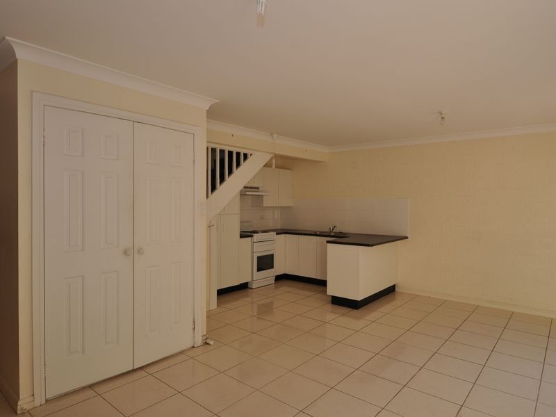 2/16 Creighton Lane, Point Frederick NSW 2250