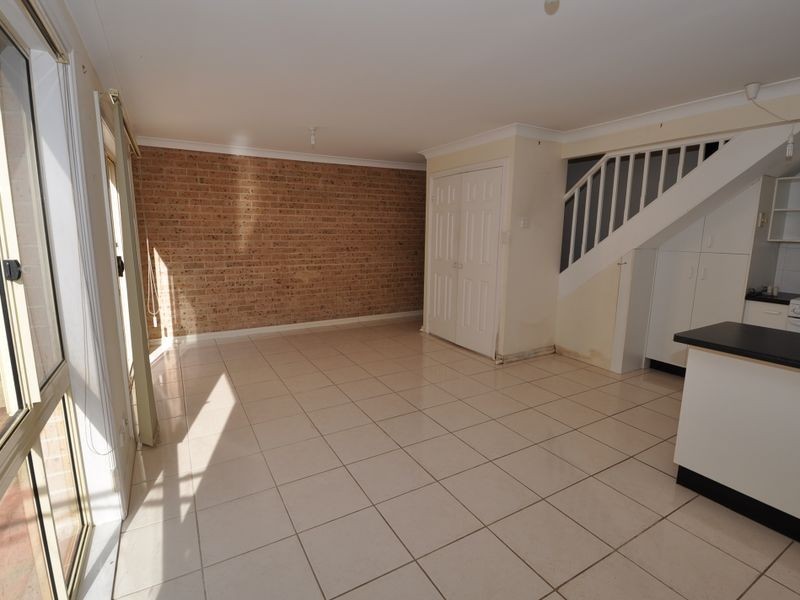 2/16 Creighton Lane, Point Frederick NSW 2250