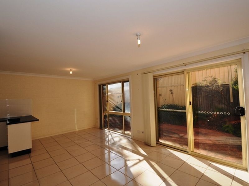 2/16 Creighton Lane, Point Frederick NSW 2250