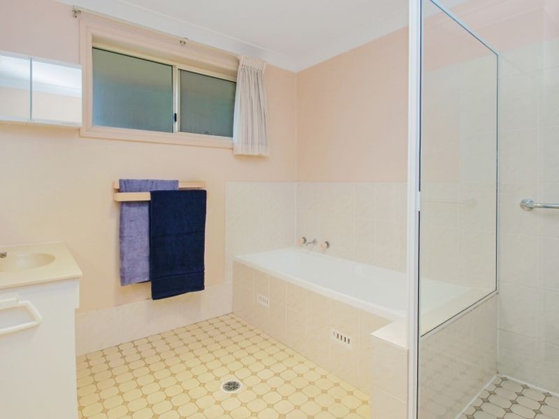 2/14 Woodview Avenue, Lisarow NSW 2250