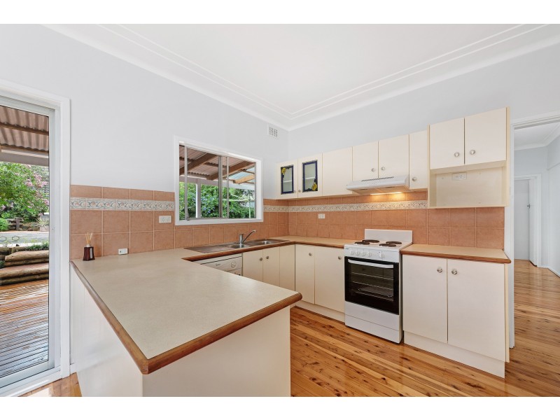 17 Orange Parade, Wyoming NSW 2250